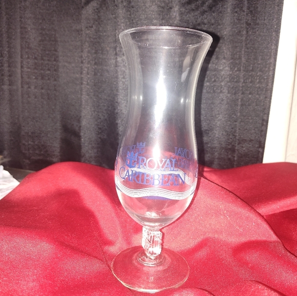 Royal Caribbean Cruise Line Tulip Glass Like New No Chips. - Picture 2 of 3